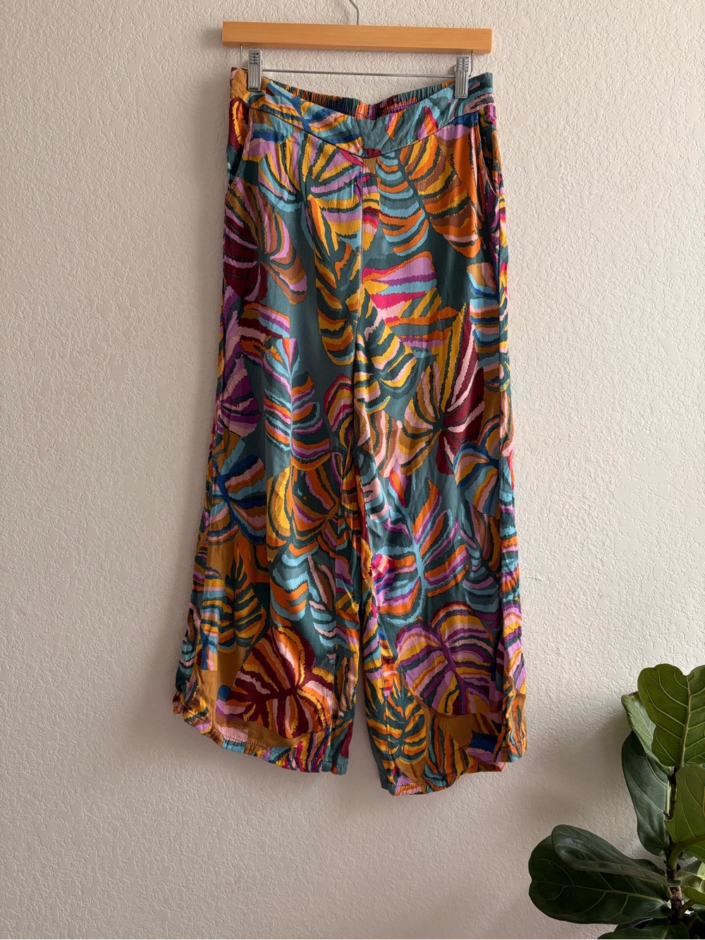 Haute Hippie Colorful Leaf Print Tropical Wide Leg Pull On Palazzo Pants Size M